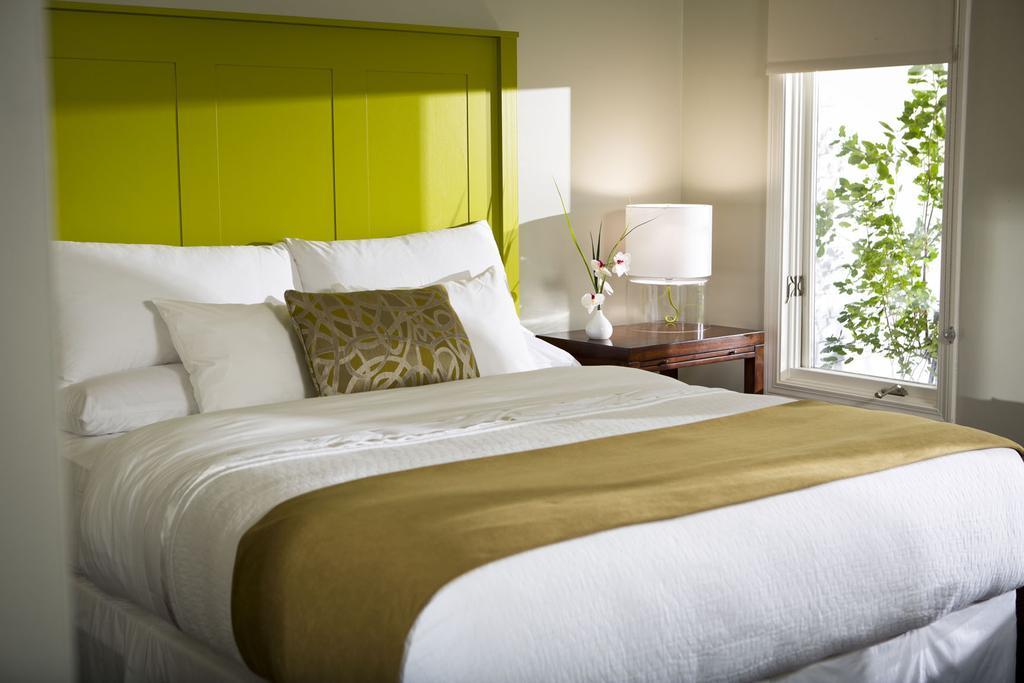 Inns At Equinox Manchester Room photo